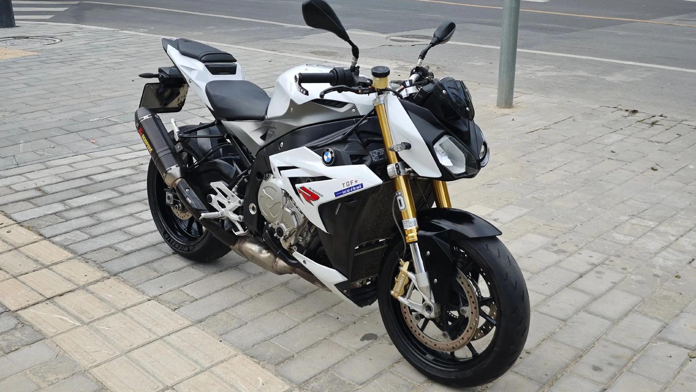 宝马s1000单r2023款,宝马s1000r2021