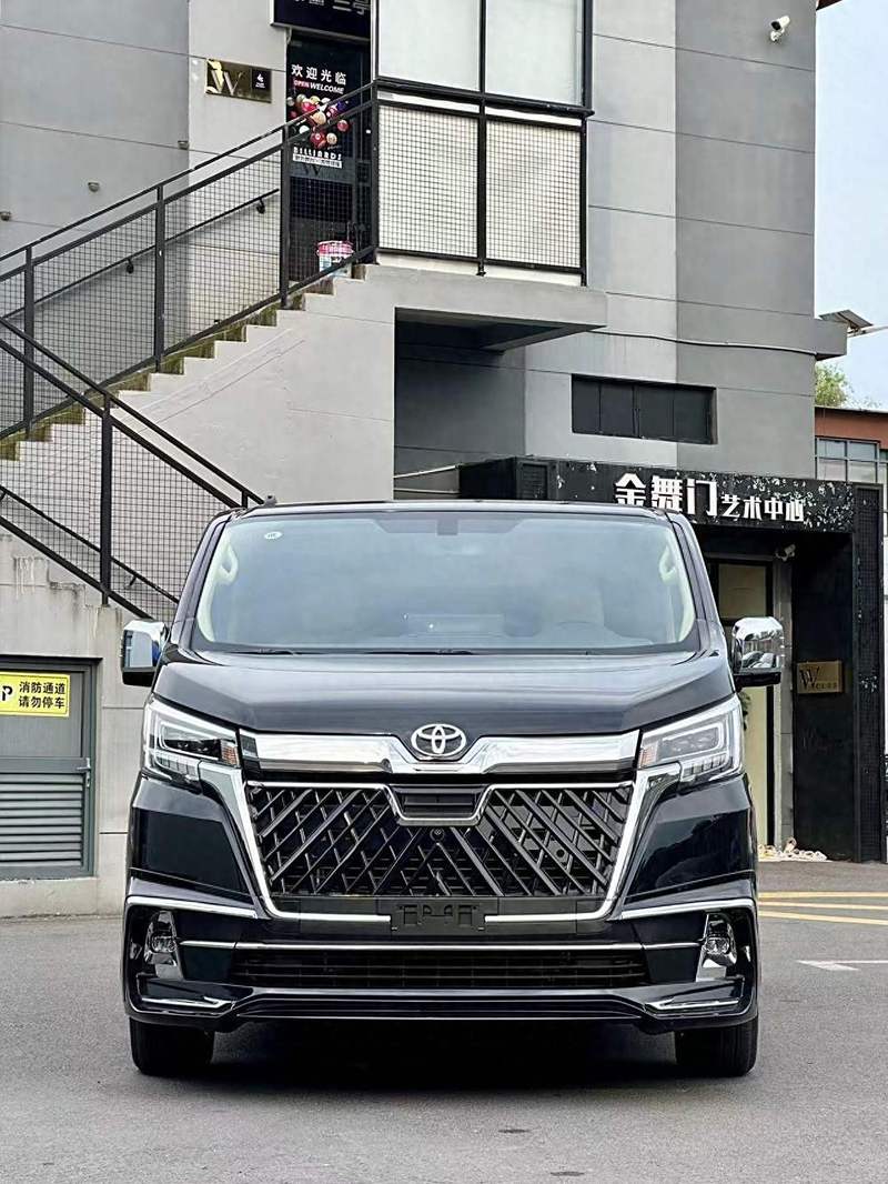 丰田最新款商务车,新款丰田2020款商务车