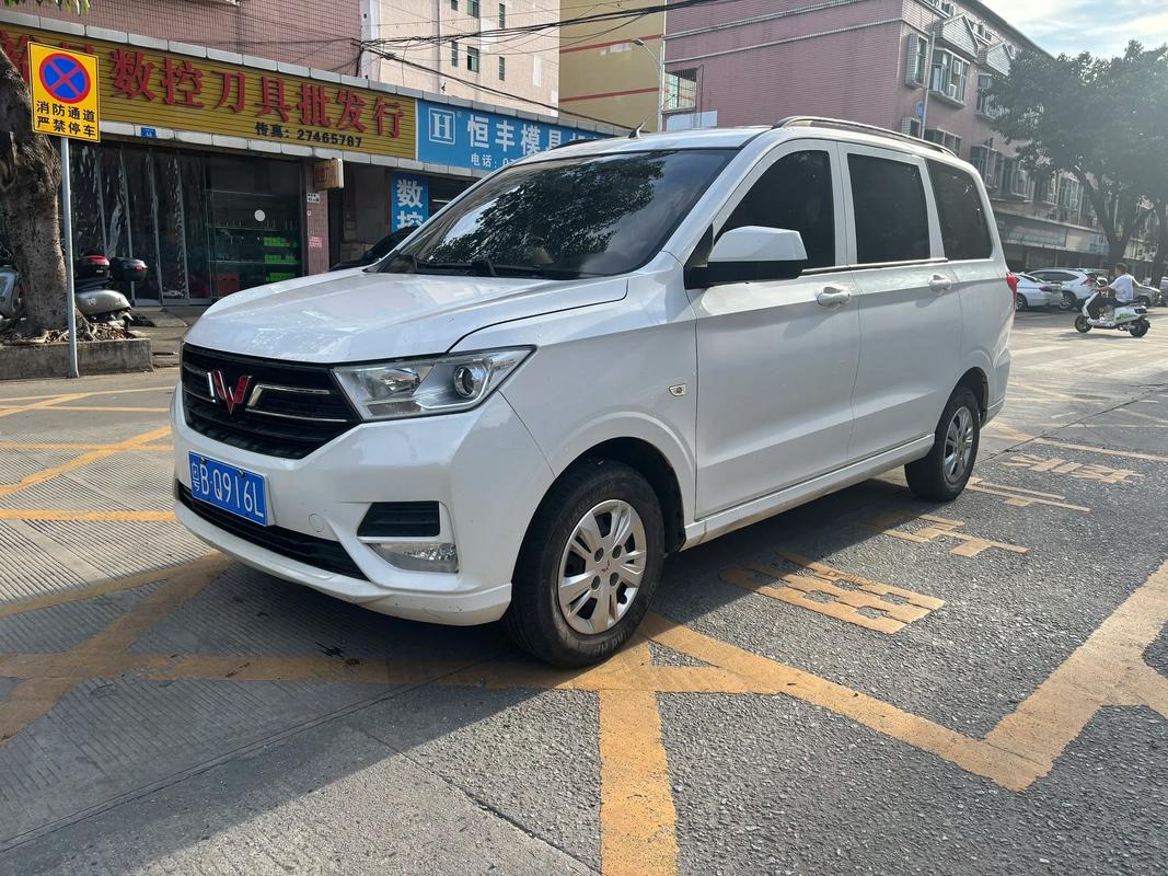 五菱宏光s汽车价格表／五菱宏光s车图片及价格