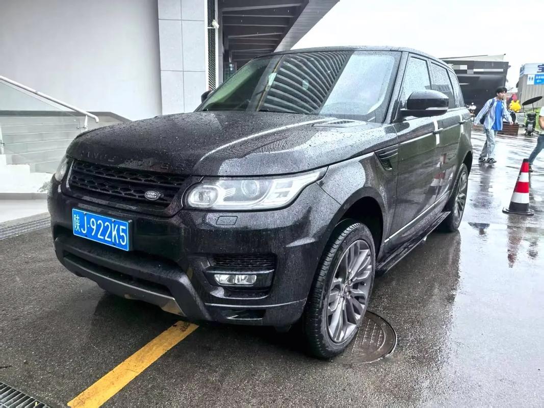 路虎揽胜运动版2016款报价及图片(路虎揽胜运动版16款怎么样)