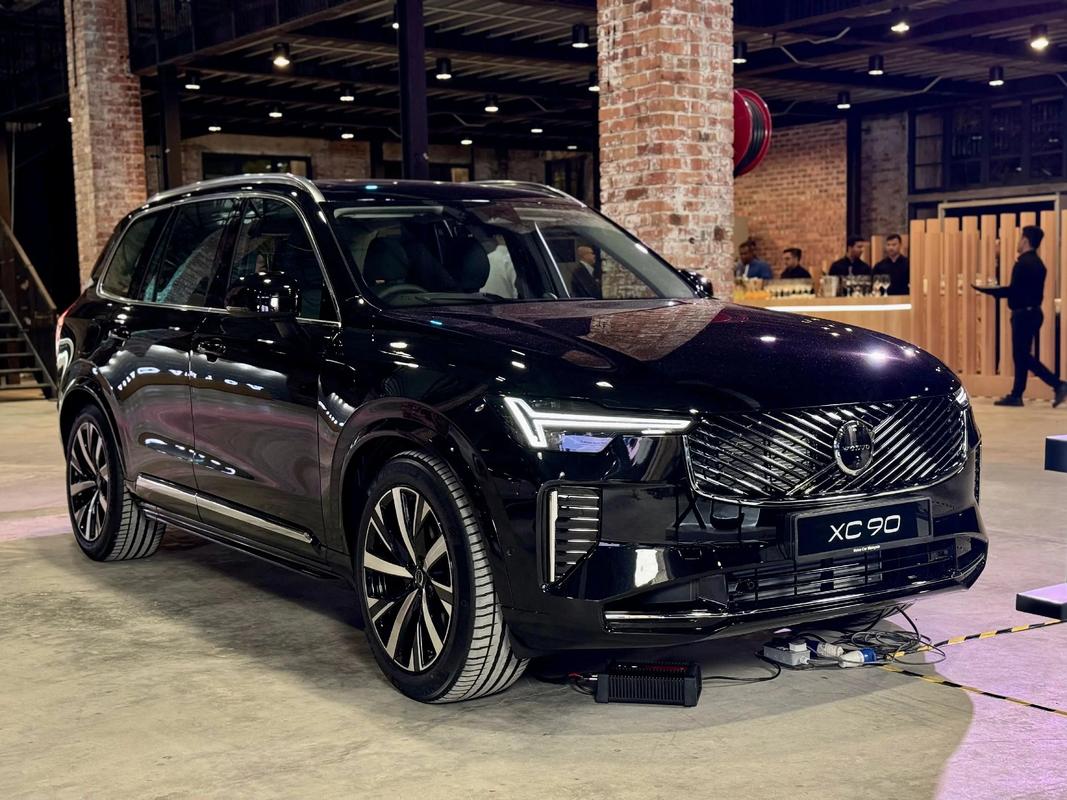 新款沃尔沃xc90前雾灯不亮 xc90后雾灯有几个